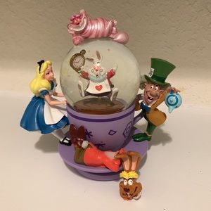 Alice in Wonderland Snowglobe💘